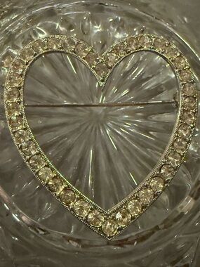 Vintage Crystal Heart Rhinestone Brooch - Silver Tone